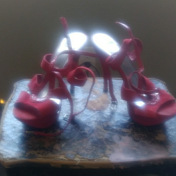 Gently used shoes - Picture 7 of 7